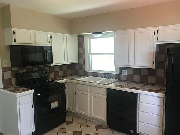 3rd image of 512 W Brown St
