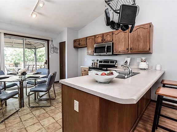 5th image of 2317 Hunters Crest Dr