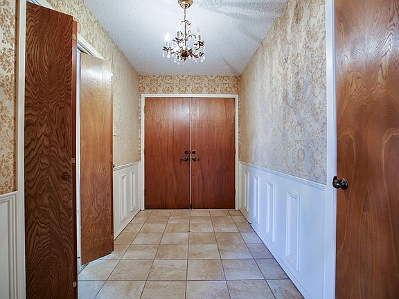 5th image of 2702 Southland Blvd
