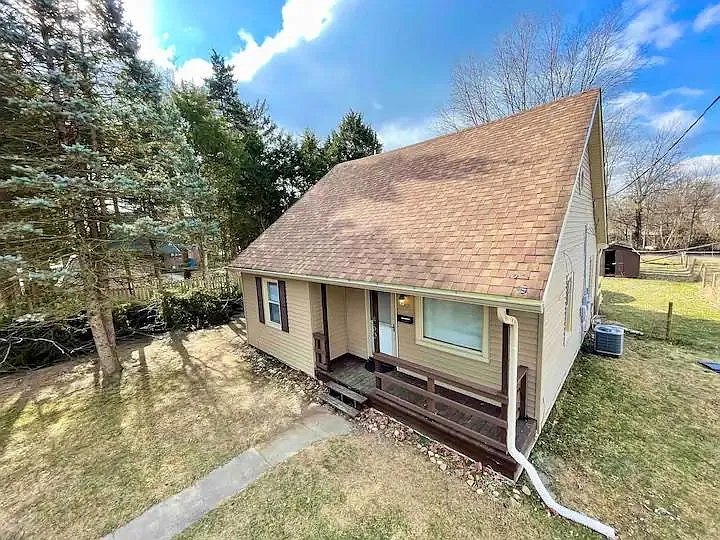 Building Photo - 450 Yandes St
