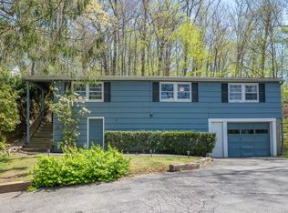 7 Greenwich Dr, Southbury, CT 06488