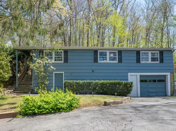 7 Greenwich Drive, Southbury, CT 06488