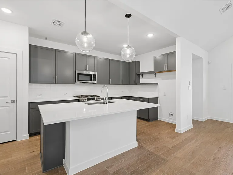 698 Daniels Lake Ln — Photo 12
