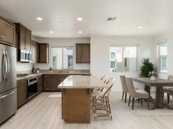 2231 Solara Ln, Vista, CA 92081