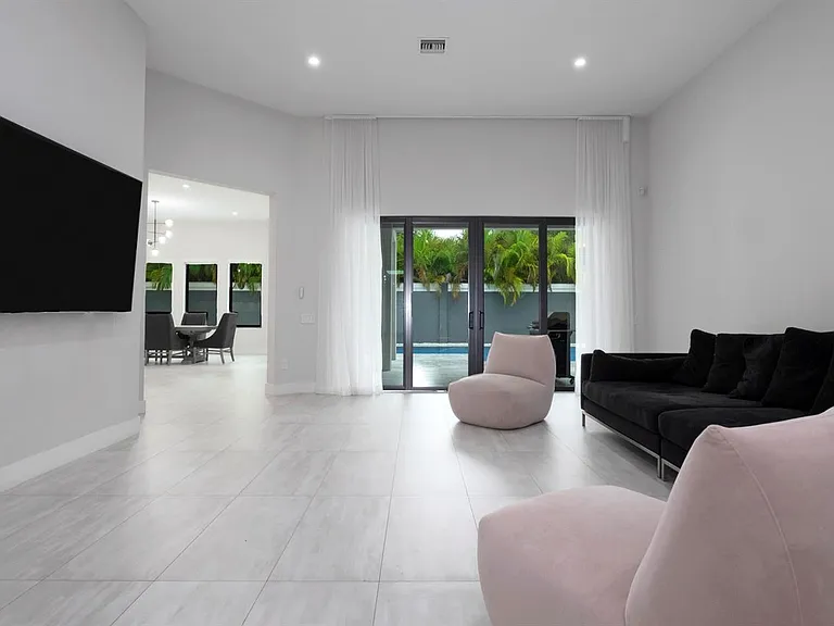 5663 Brookfield Cir W — Photo 12