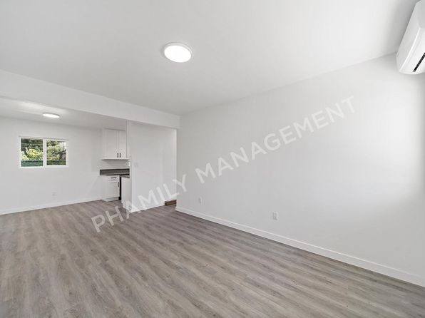 159 N Meridith Ave APT 1
