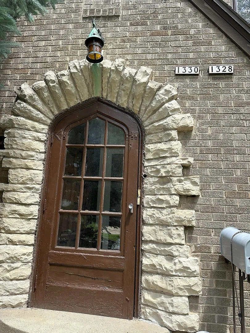 1328-1330 Martha Washington Dr — Photo 2