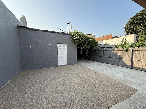 5th image of 8121 102nd Avenue