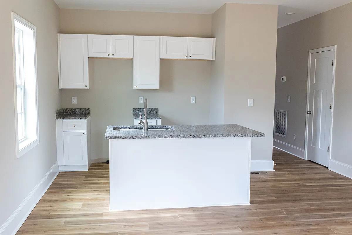 Kitchen + dinette - 400 Caddie Ct