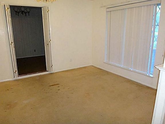 4th image of 2105 Arthur Dr