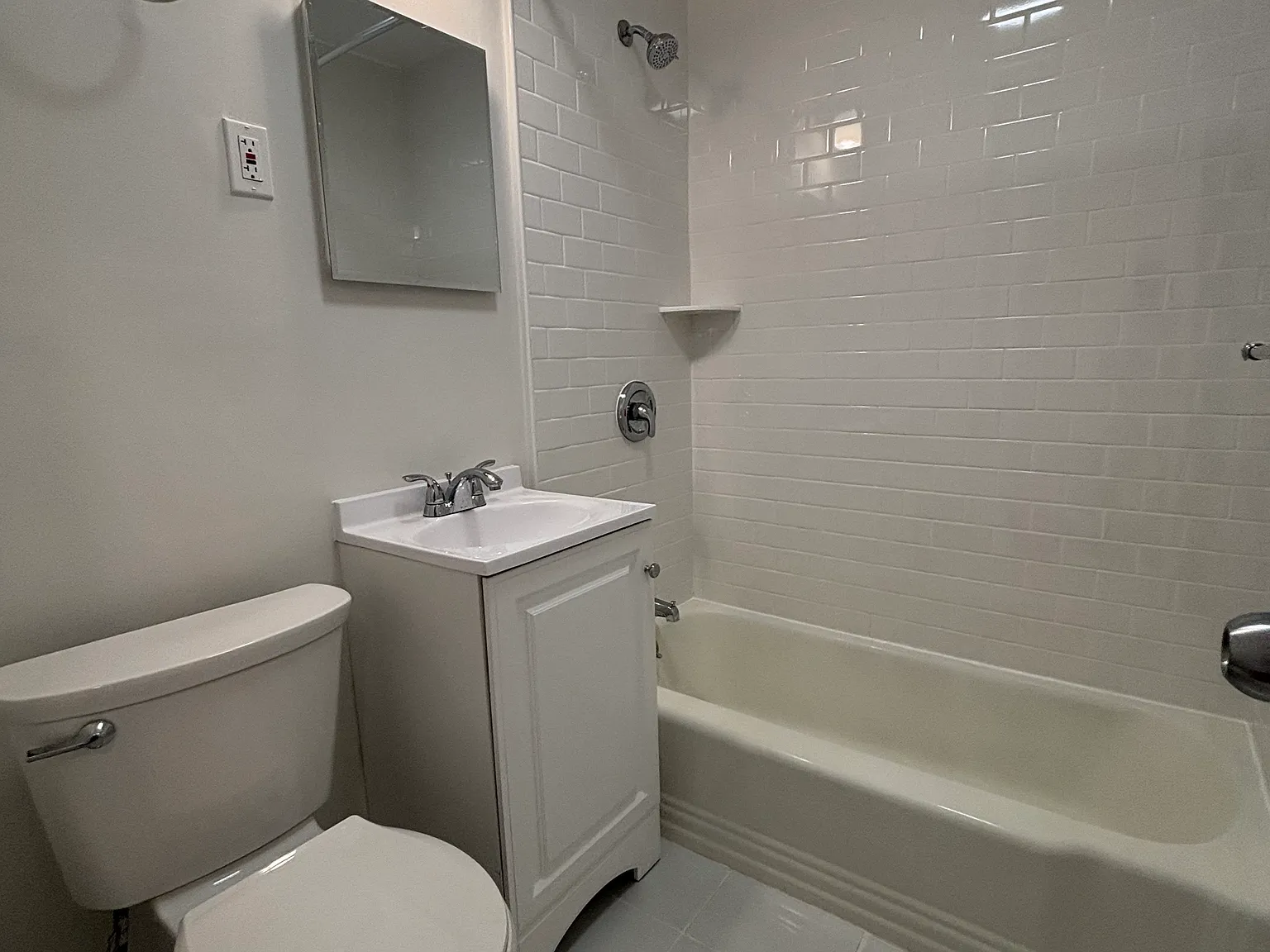 1 bed, 500 sqft, $2,400 — Photo 3