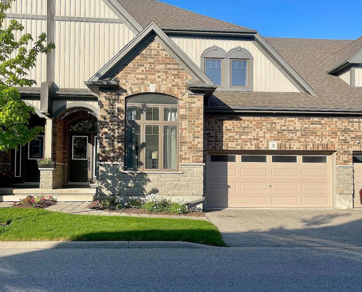 5 bed, $4,990 — Photo 1