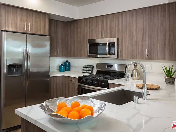 3rd image of 5229 Willowcrest Ave #405