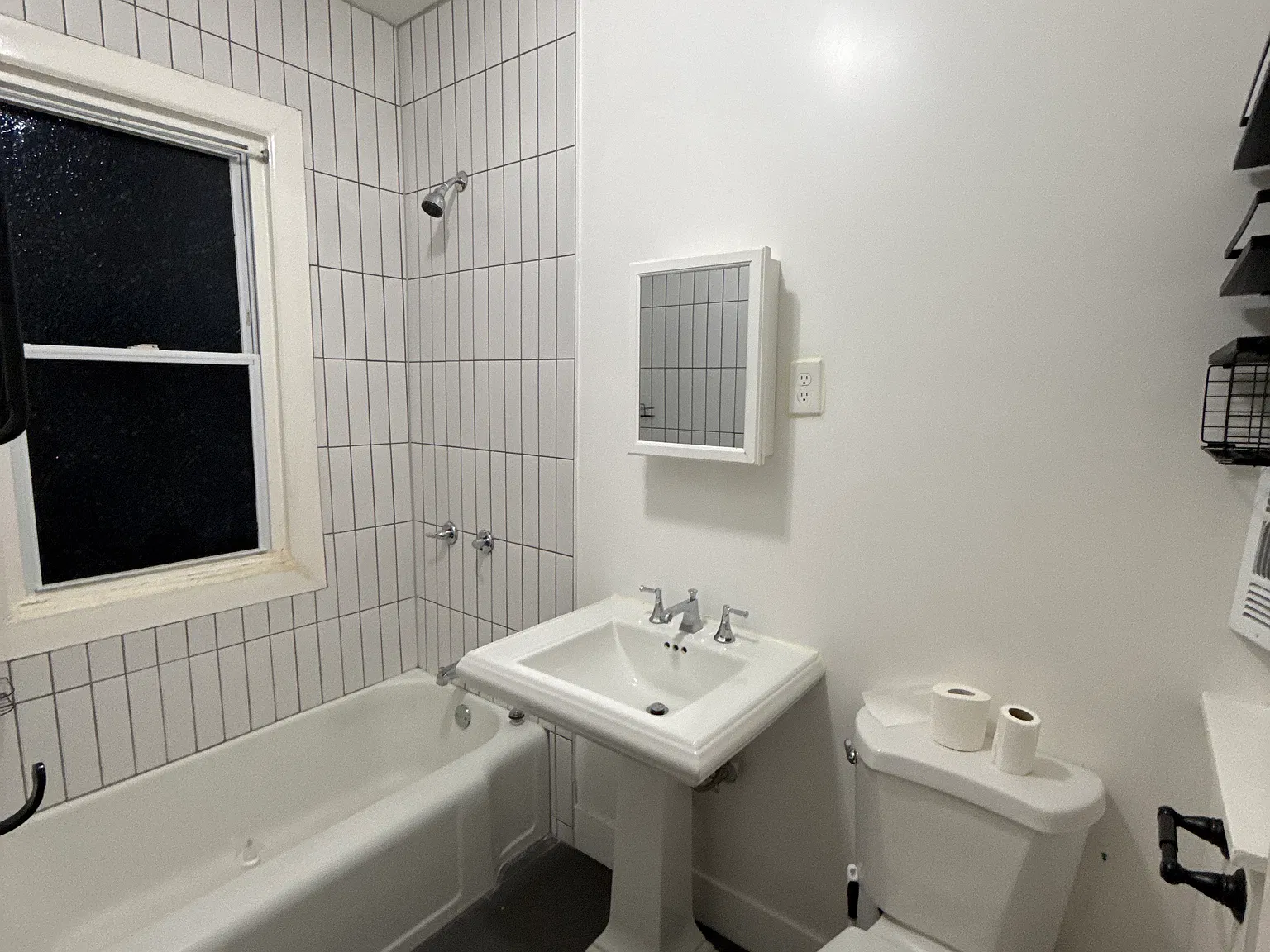 215 E Center St — Photo 2