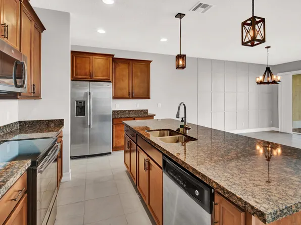 94 Palm Ln, Royal Palm Beach, FL 33411