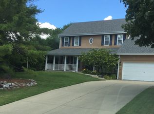 N101W15010 Raintree Dr, Germantown, WI 53022