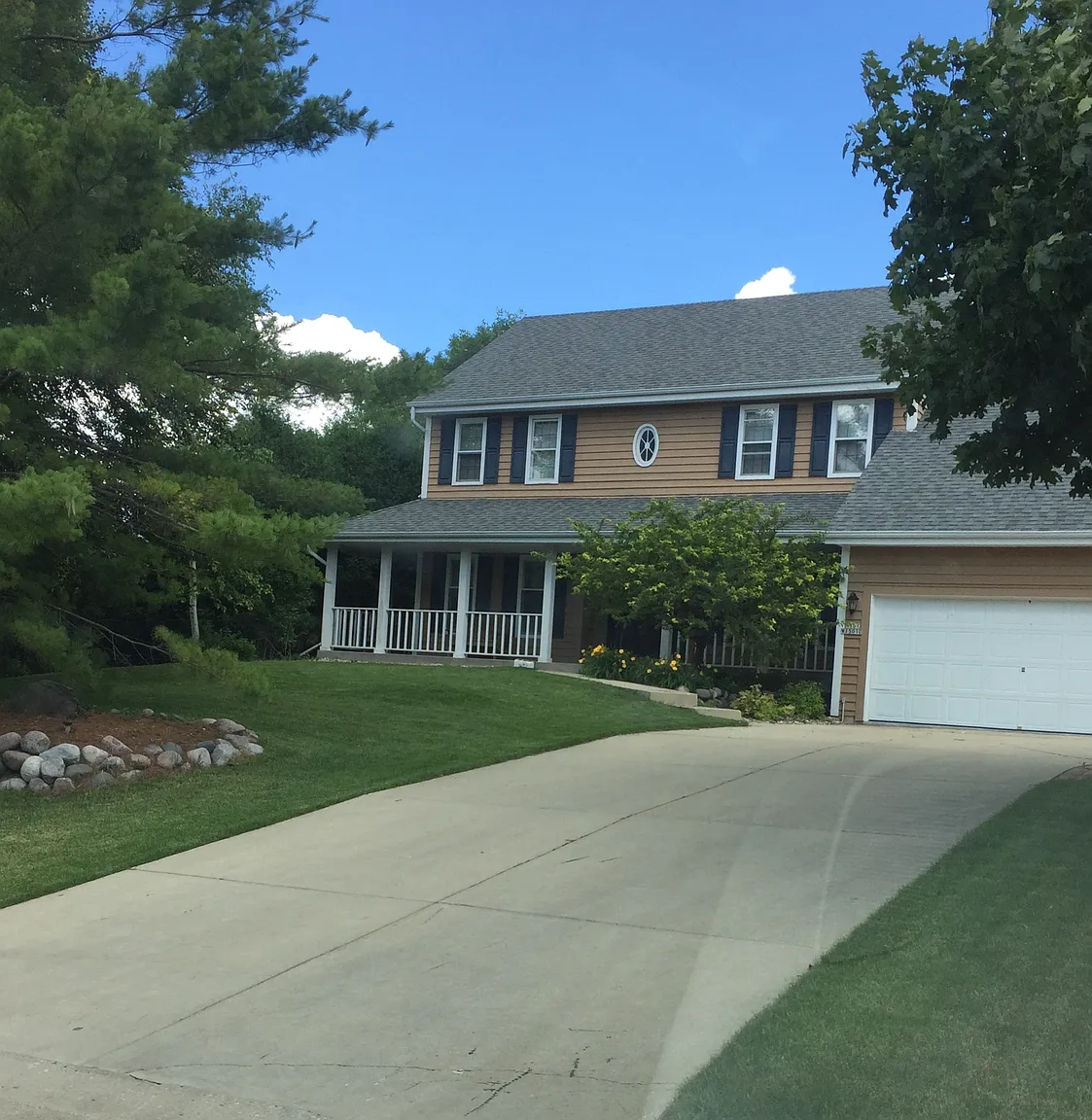 N101W15010 Raintree Dr photo 1