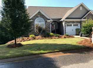 694 Secretariat Dr, Boiling Springs, SC 29316