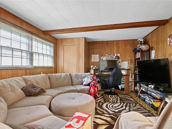 5th image of 304 White House Ln #306
