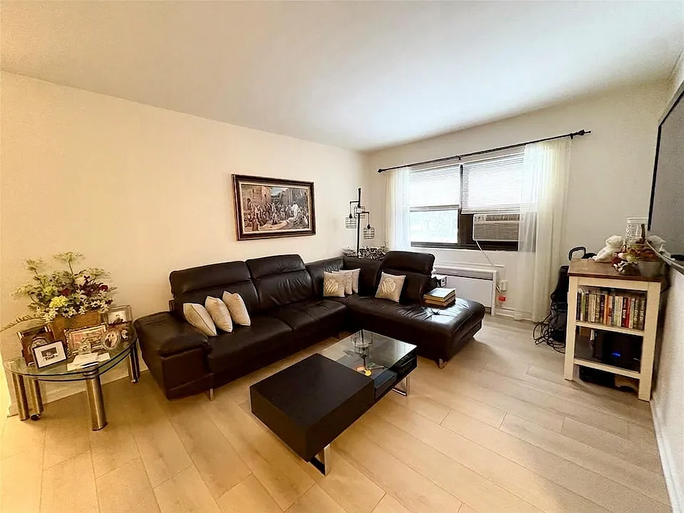 3071 Edwin Ave #2B