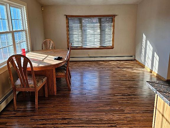 3rd image of 132 Pitman St