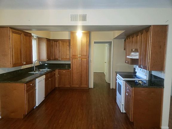 2nd image of 43441 Acacia Ave