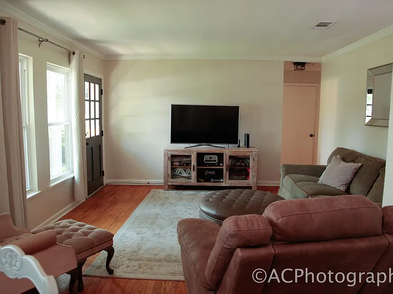 6051 Government St — Photo 4
