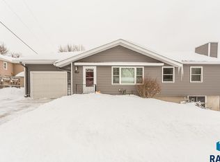 1104 S Laurie Dr, Sioux Falls, SD 57103
