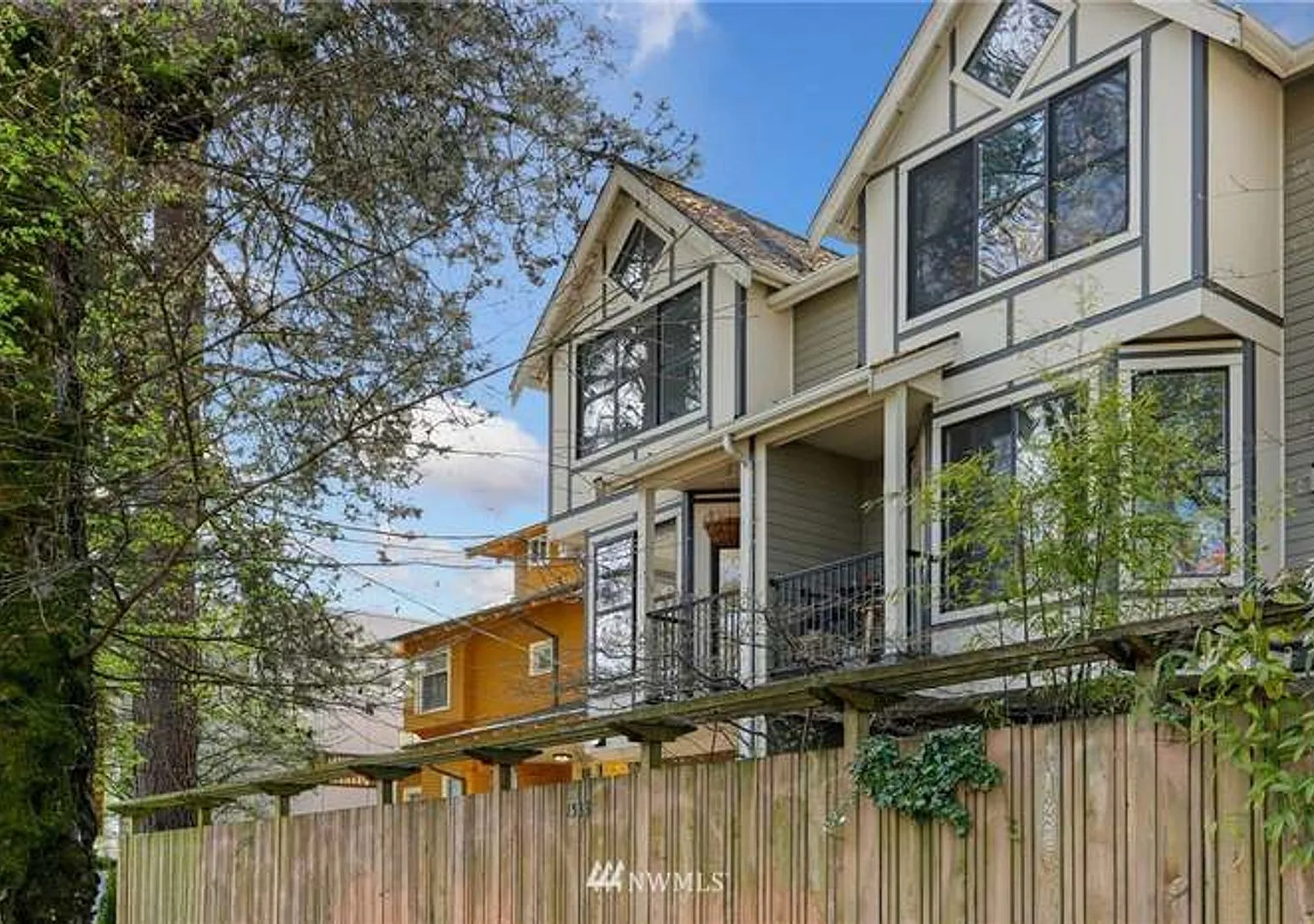 3bd/3.5ba Townhouse on Capitol Hill — Photo 1