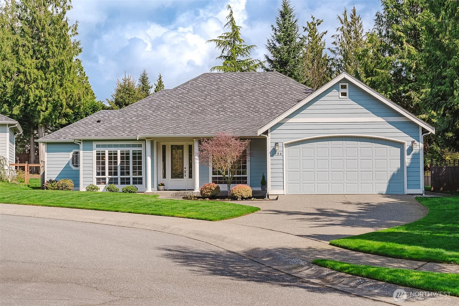 1934 N Colby Court photo 1