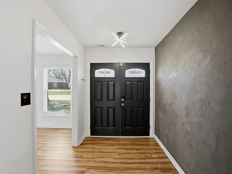 512 Lexington Blvd — Photo 2