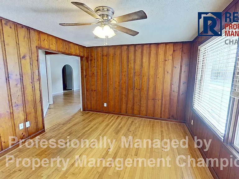 27 East Dr — Photo 2