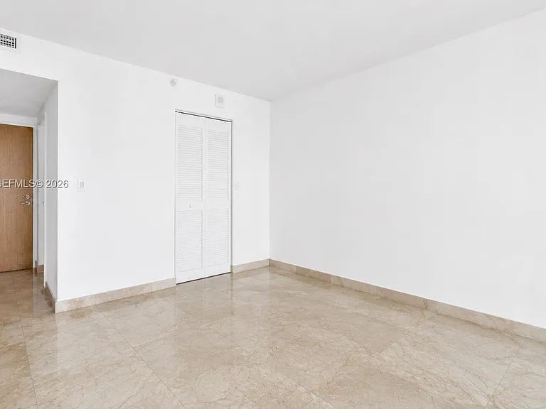 7601 E Treasure Dr #1924 — Photo 12