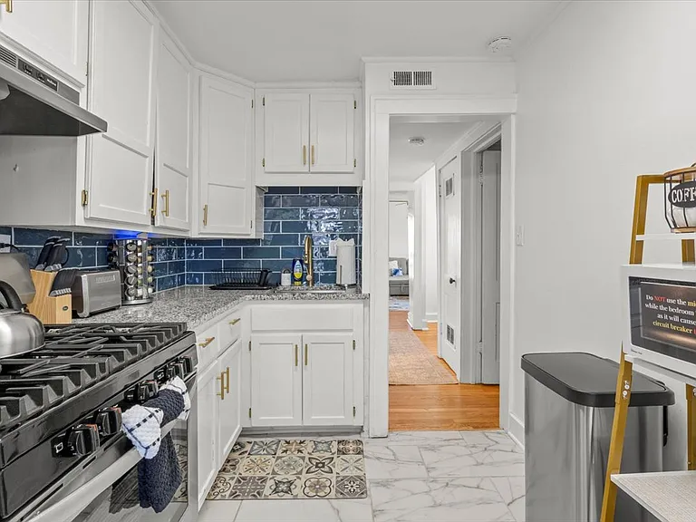 1109 W 41st St #2-E — Photo 14