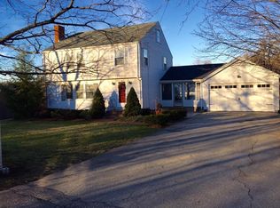 41 Davis Rd, Chelmsford, MA 01824