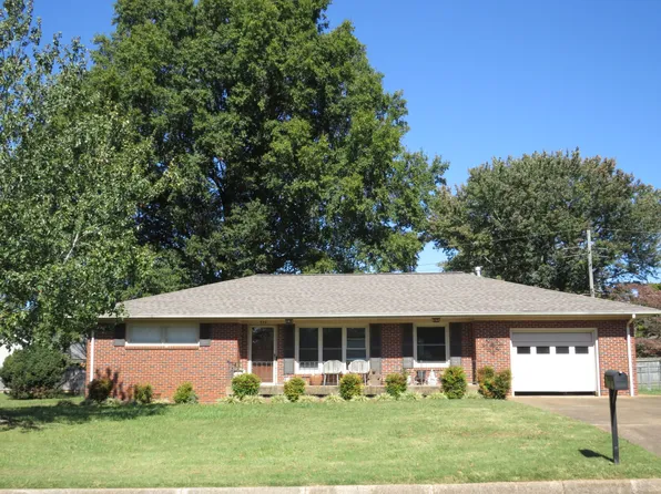 530 Academy Dr, Lawrenceburg, TN 38464