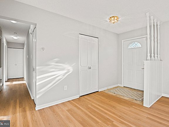 5th image of 907 N Amelia St