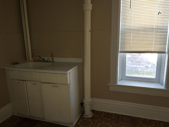 3rd image of 140 W 4th St APT 8A