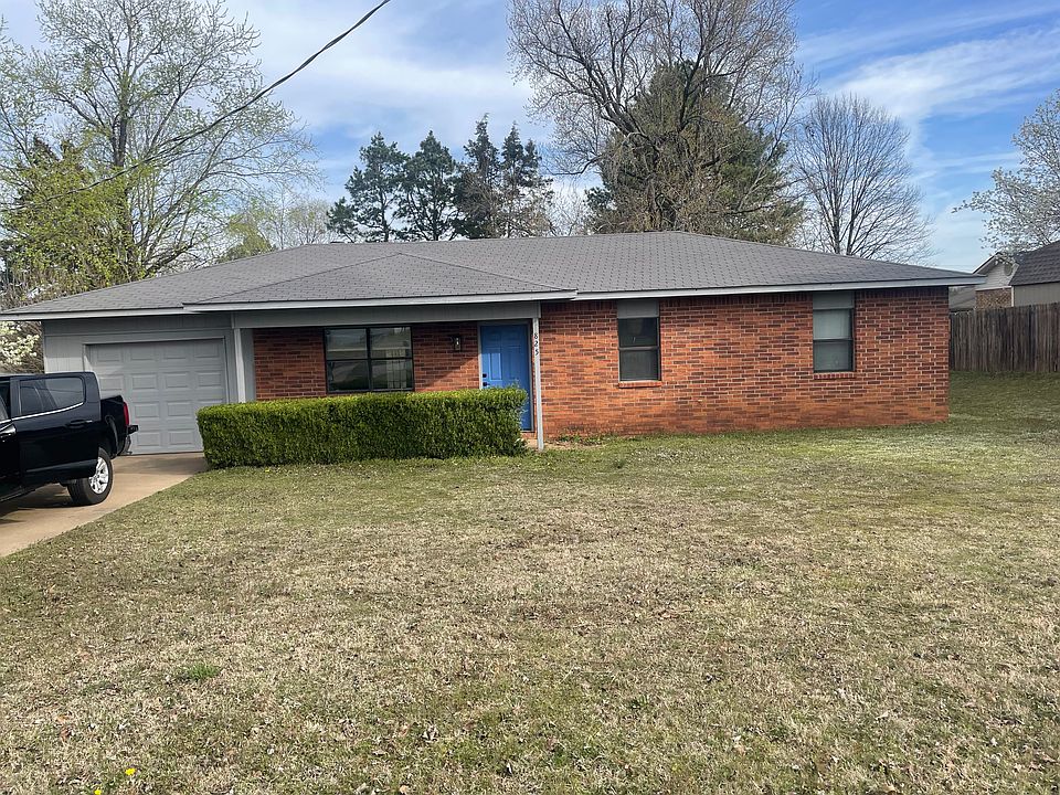 1st image of 825 Hardin St