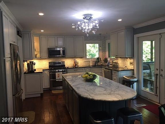 5th image of 1208 Riverview Ln