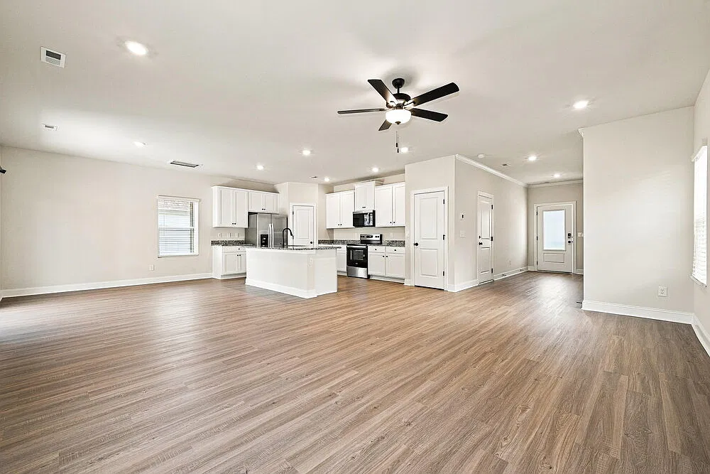 4 bed, 2.5 bath, 2002 sqft, $2,340 — Photo 4