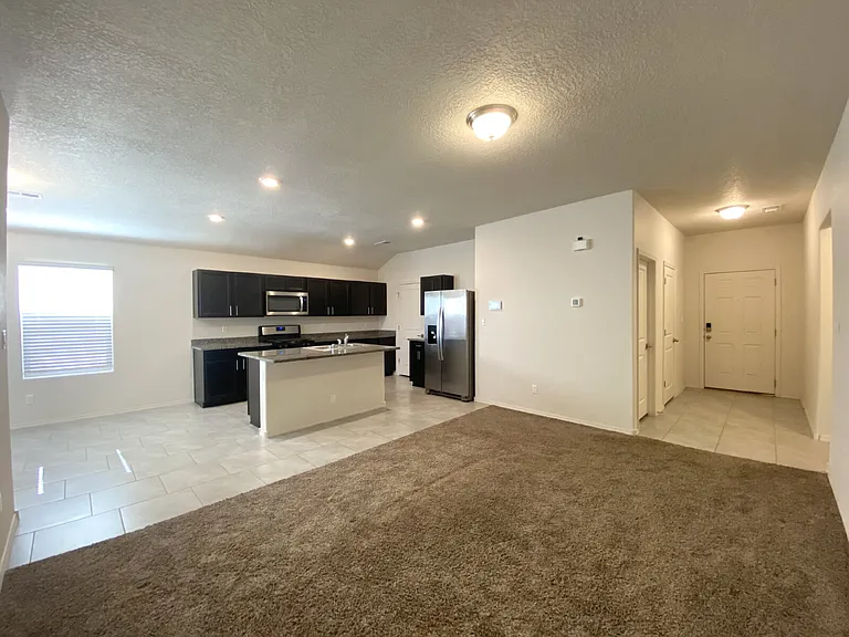 5845 Union Dr NE — Photo 2