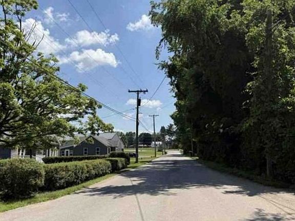 Exterior Neighborhood (street photo)