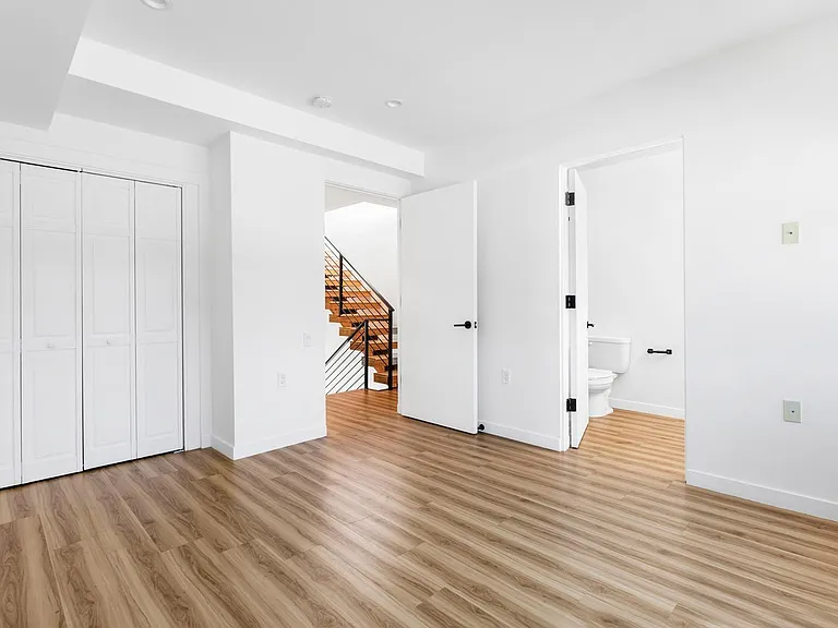 10839 Kling St #1 — Photo 17