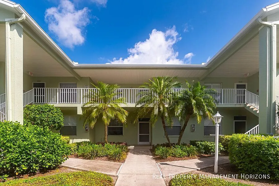 Resort-Style Sarasota Living at Stoneybrook Arbor Greens — Photo 2