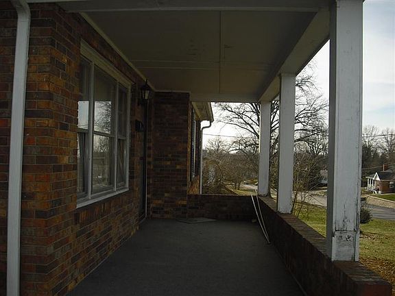 3rd image of 123 Lyons Dr