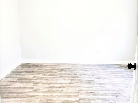 5th image of 14305 Irving Ave #1