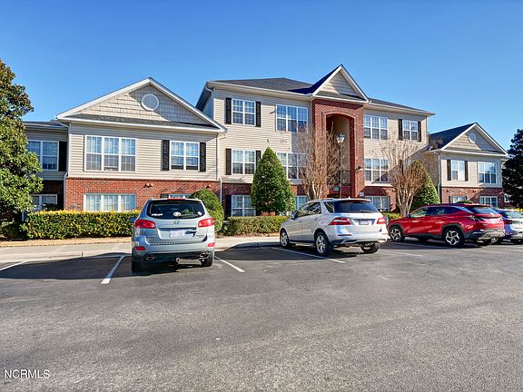 3rd image of 2801 Bloomfield Lane Unit 308