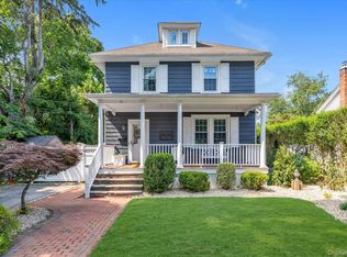 76 Cherry St, Locust Valley, NY 11560