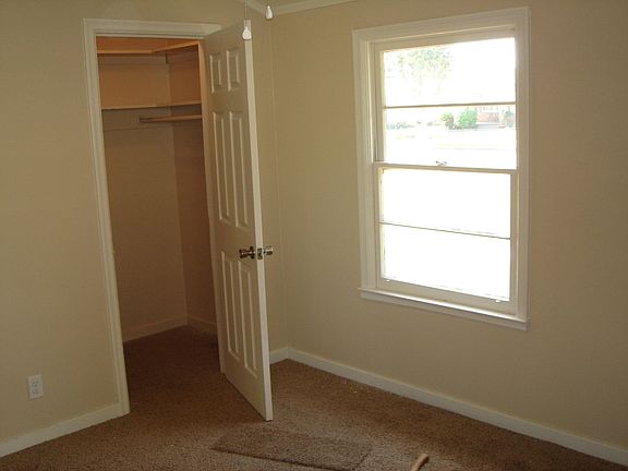4th image of 836 W Terrace Ave